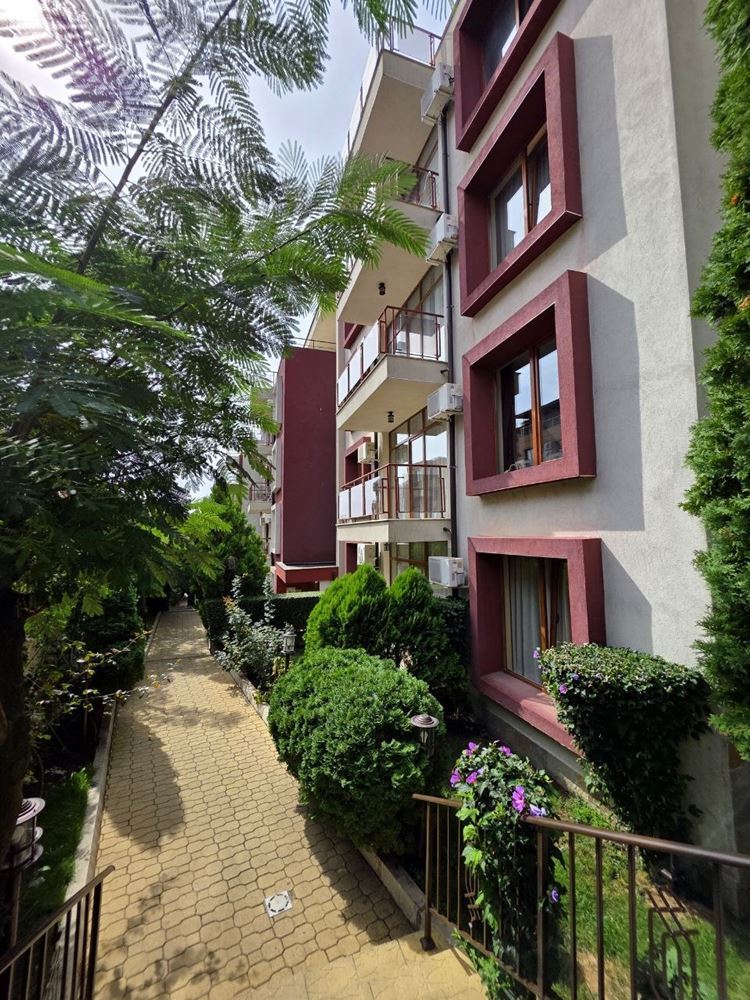 Studio mit Poolblick in Sveti Vlas – eine ausgezeichnete Option für Investition, Wohnen oder Sommerurlaub