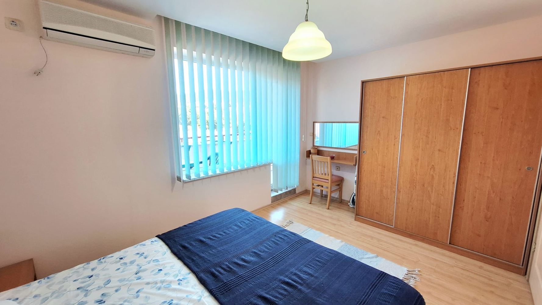 Nur wenige Schritte vom Meer entfernt – gemütliche 3-Zimmer-Wohnung mit zwei Schlafzimmern am Ortseingang von Sveti Vlas