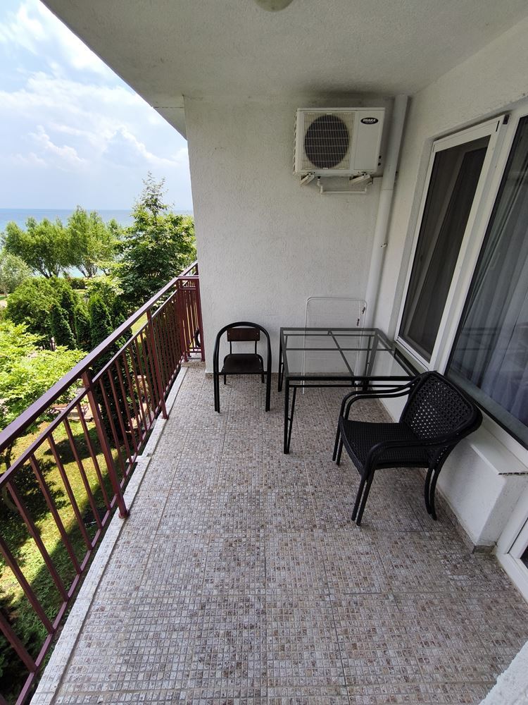 Luxuriöse Wohnung mit einem Schlafzimmer in erster Meereslinie in Sveti Vlas