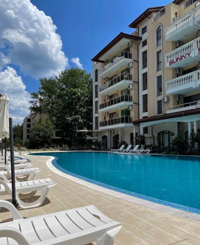 Großzügige 2-Zimmer-Wohnung in einer ruhigen und grünen Wohnanlage mit Pool in Sonnenstrand