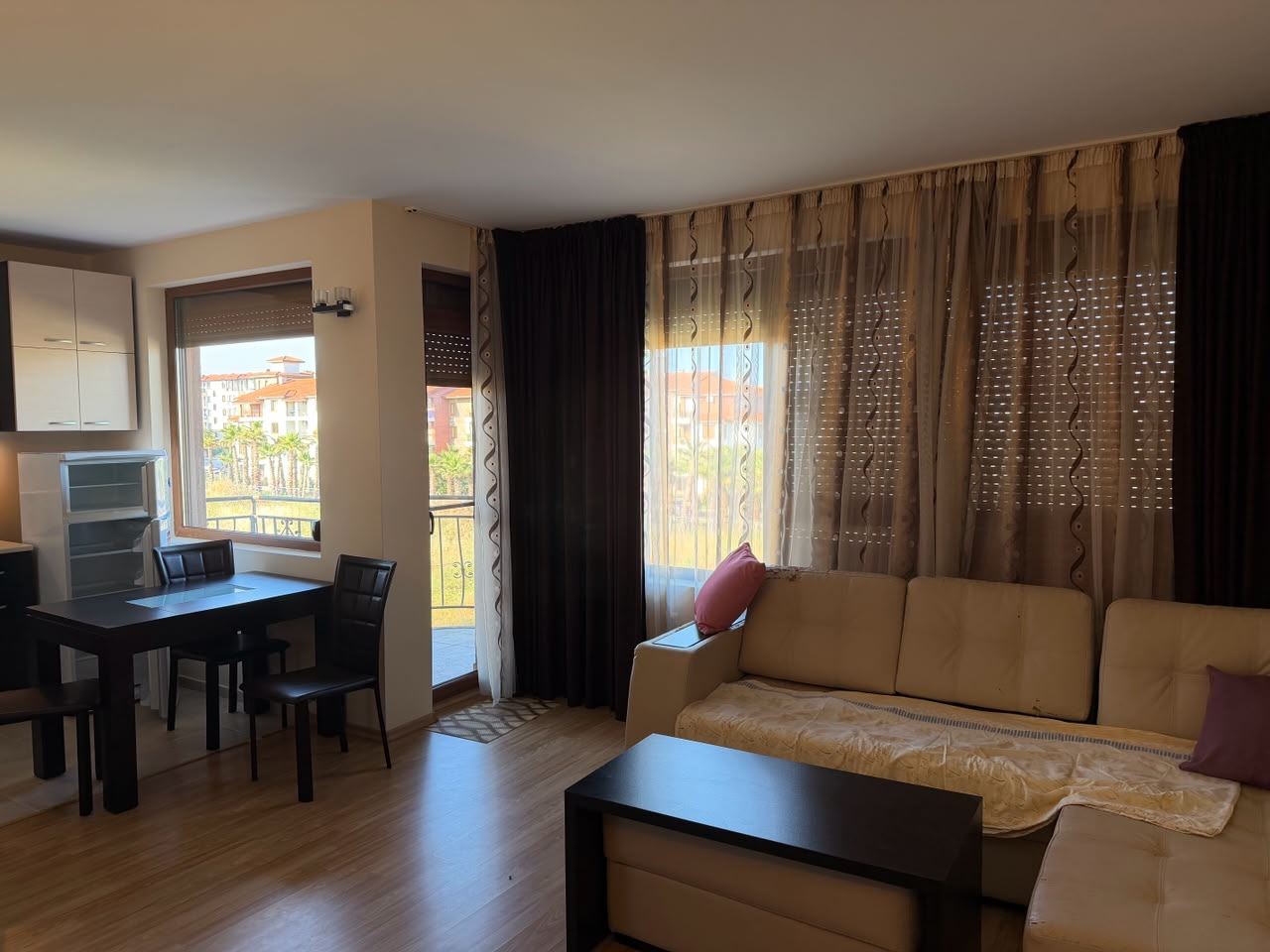 Gemütliche Wohnung mit einem Schlafzimmer in Ravda in einer Wohnanlage – bezugsfertig