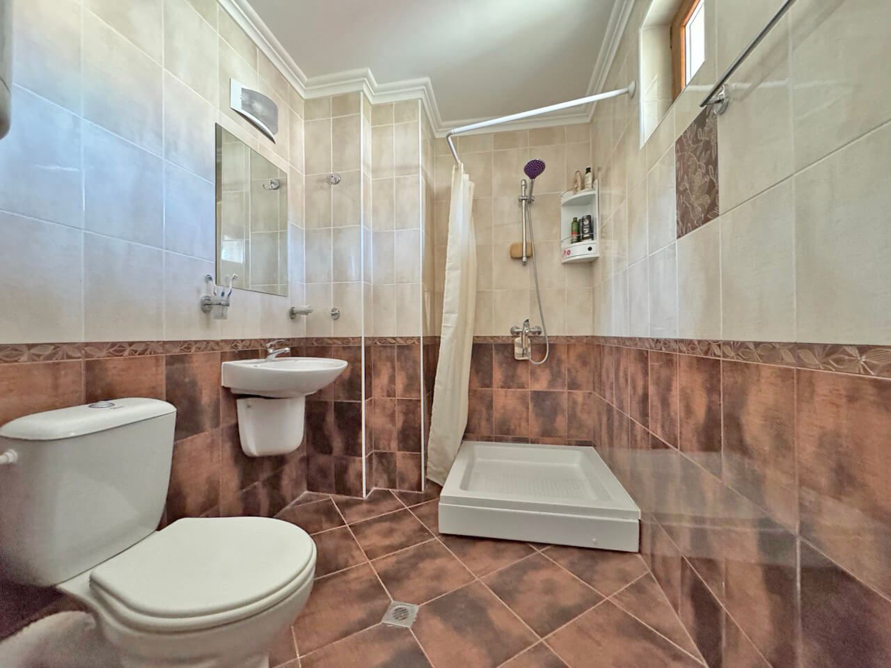 Geräumige Zwei-Schlafzimmer-Wohnung in einem Boutique-Komplex nur wenige Meter vom Meer in Sveti Vlas entfernt 