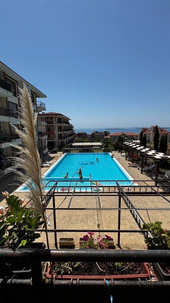 Ein-Zimmer-Wohnung in einem prestigeträchtigen Komplex mit Meer- und Grünblick