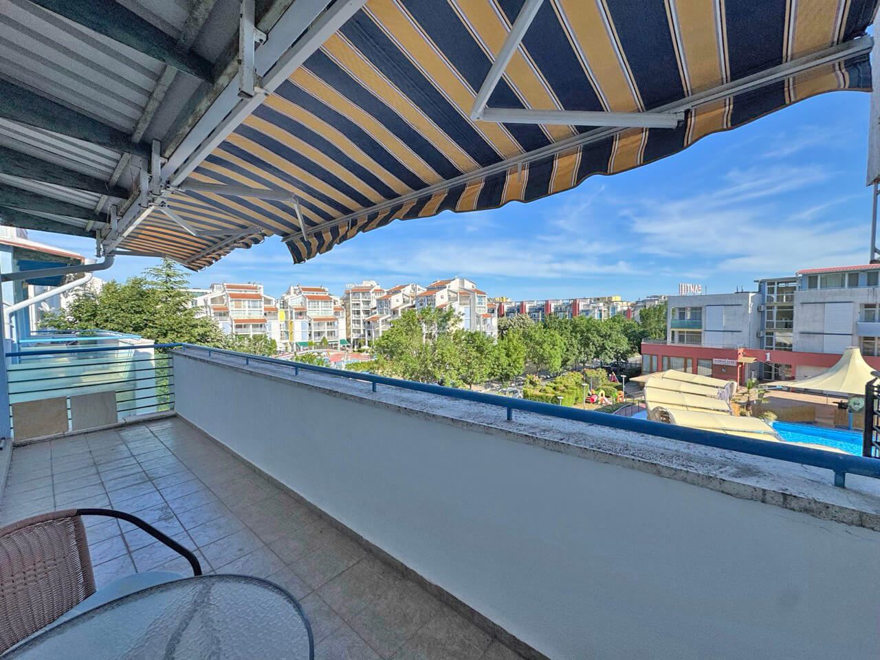 Gemütliche Ein-Zimmer-Wohnung mit Poolblick in Sonnenstrand