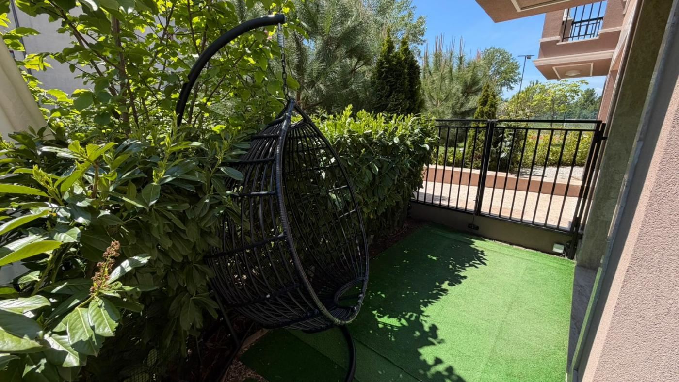 Luxus-Studio mit großer Veranda in einer prestigeträchtigen Anlage in Sonnenstrand – Komfort, Grünflächen und SPA-Entspannung