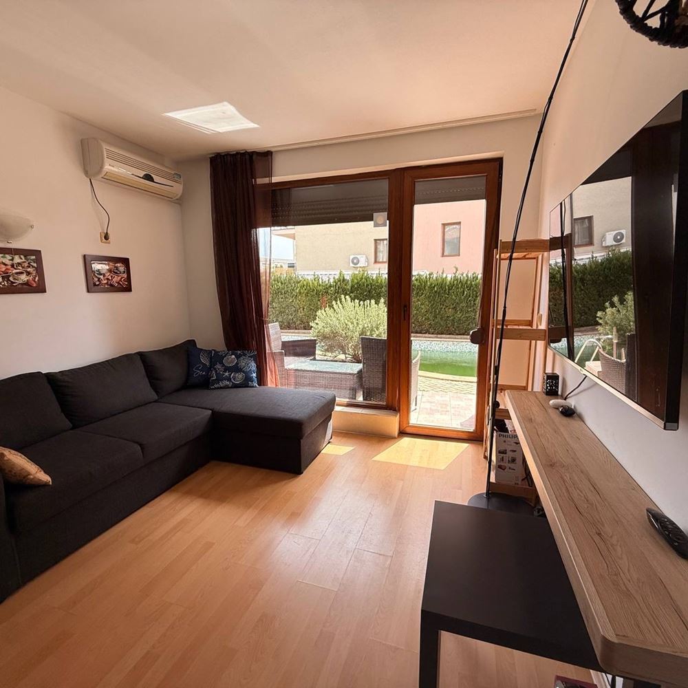 Sonniges Studio mit direktem Zugang zum Pool – Top-Lage in Sveti Vlas, 3–4 Minuten vom Strand entfernt