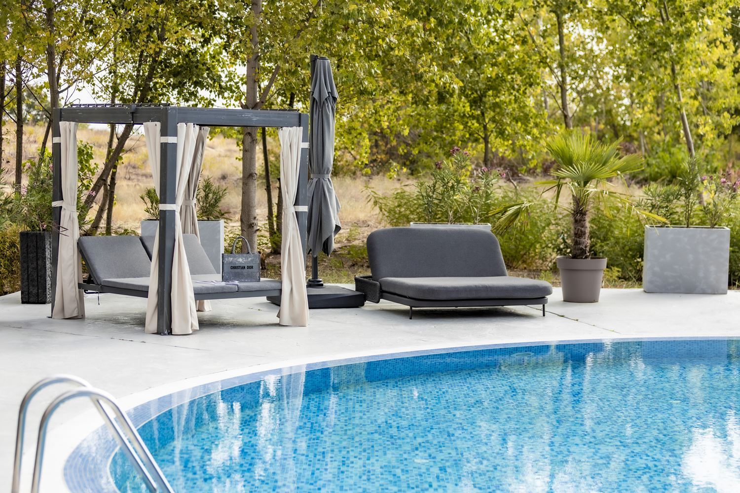 Exklusive 3-Zimmer-Wohnung in erster Meereslinie in Sonnenstrand – Panoramablick auf das Meer und prestigeträchtige Lage