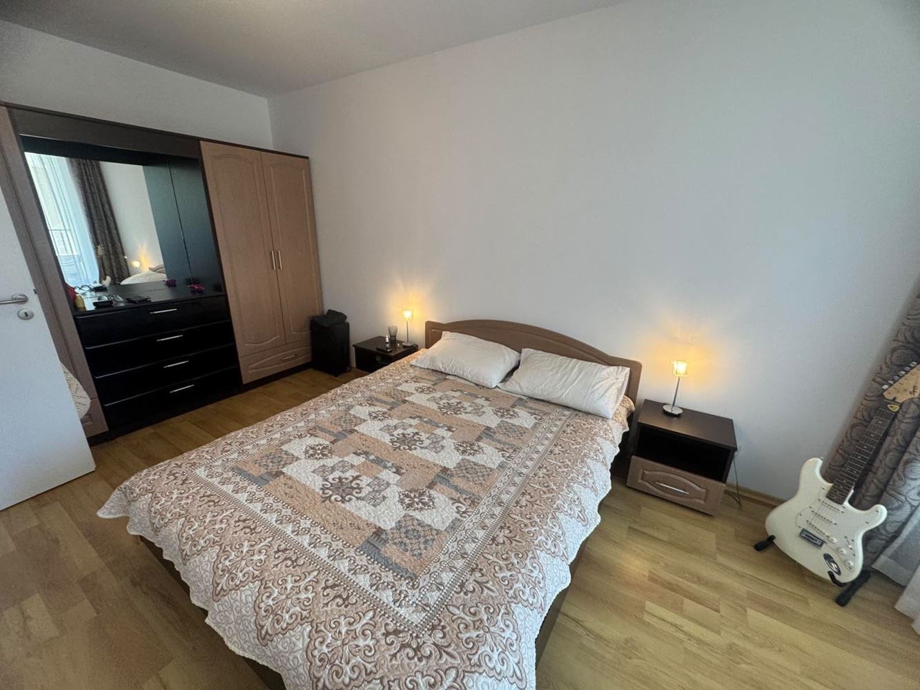 Südlich ausgerichtete 3-Zimmer-Wohnung mit Tiefgaragenstellplatz 200 m vom Meer in Pomorie