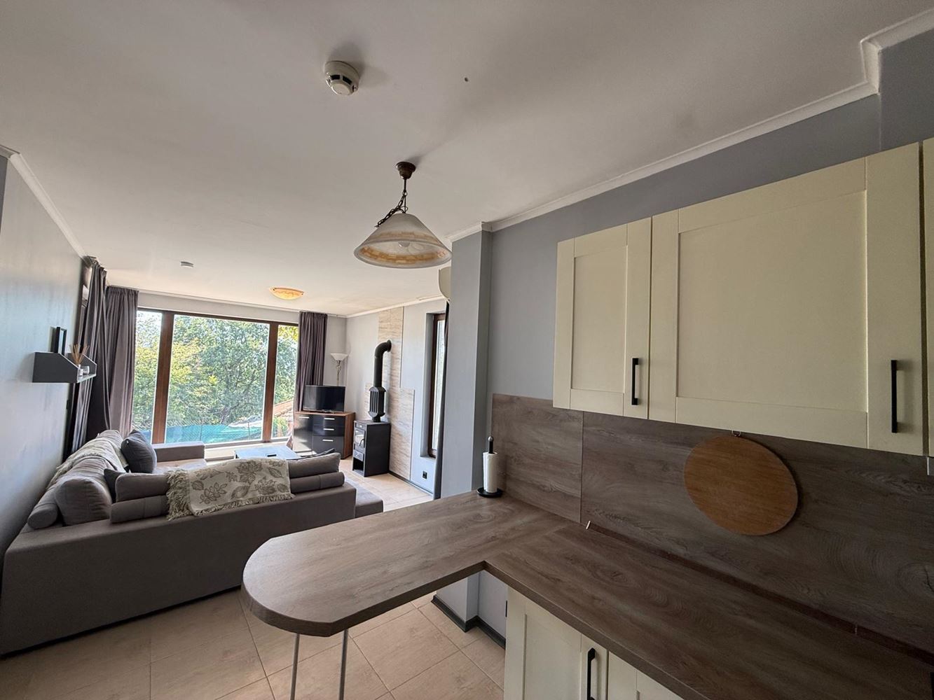 Geräumige 3-Zimmer-Wohnung mit zwei Schlafzimmern und schönem Ausblick in einer ruhigen Anlage nahe Sonnenstrand