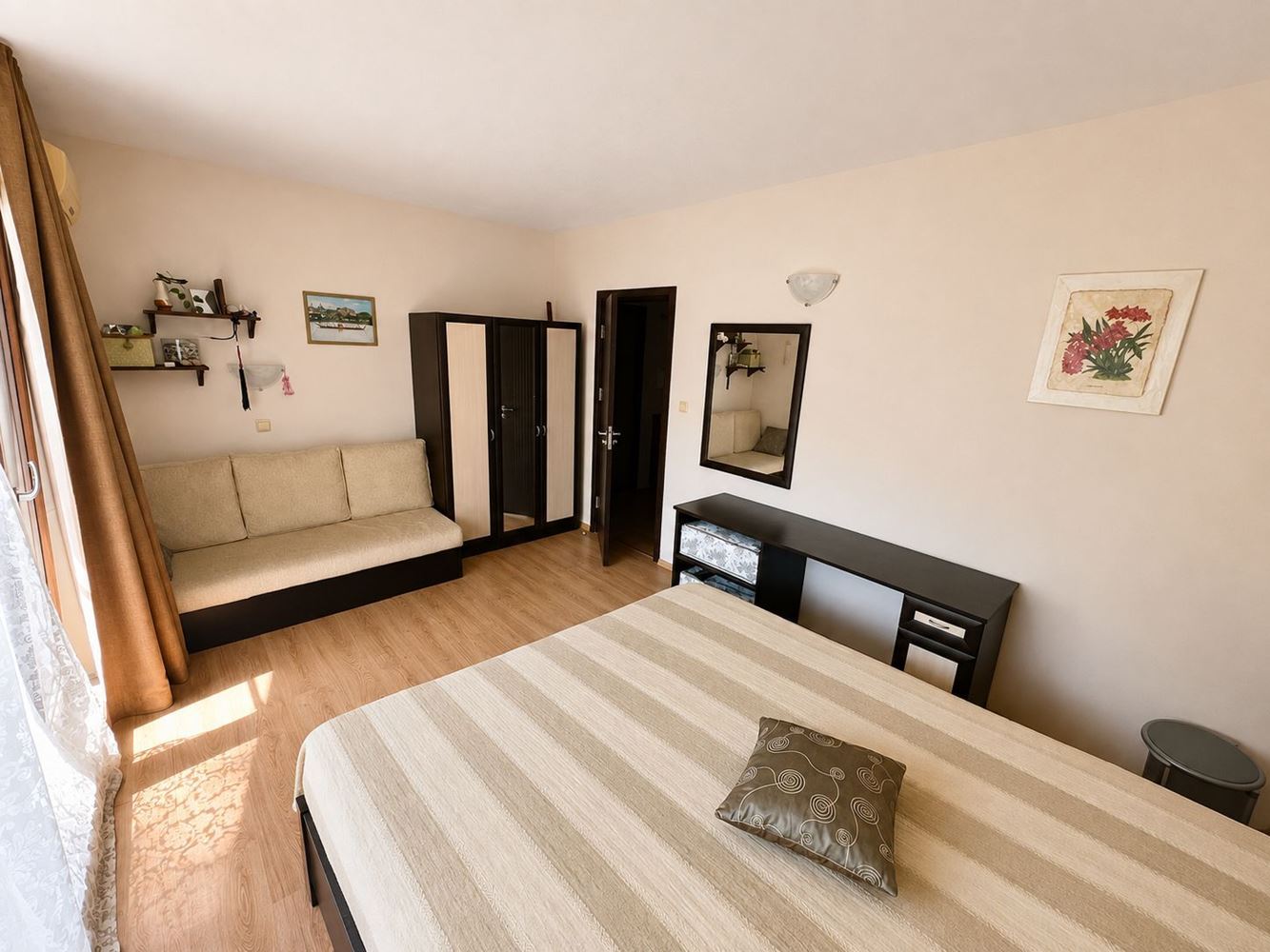 Helle 2-Zimmer-Wohnung in Tsarevo – nur 200 Meter vom Strand entfernt, umgeben von Meeresflair und der Natur des Strandzha-Gebirges