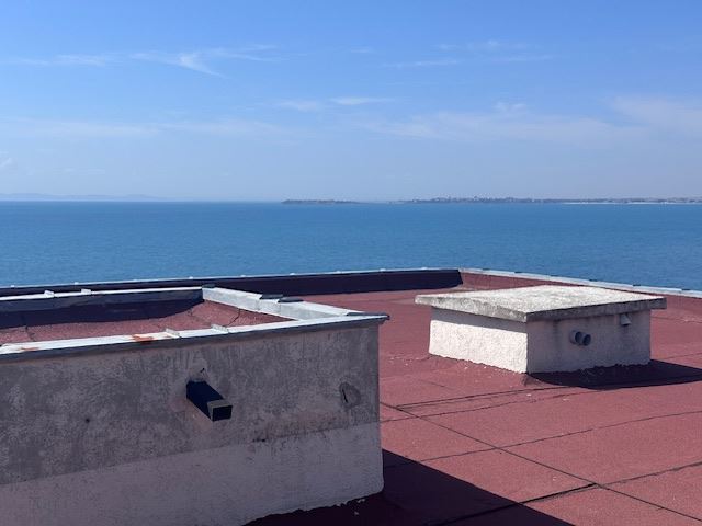 Penthouse mit Panoramameerblick und privatem Strandzugang in Sveti Vlas
