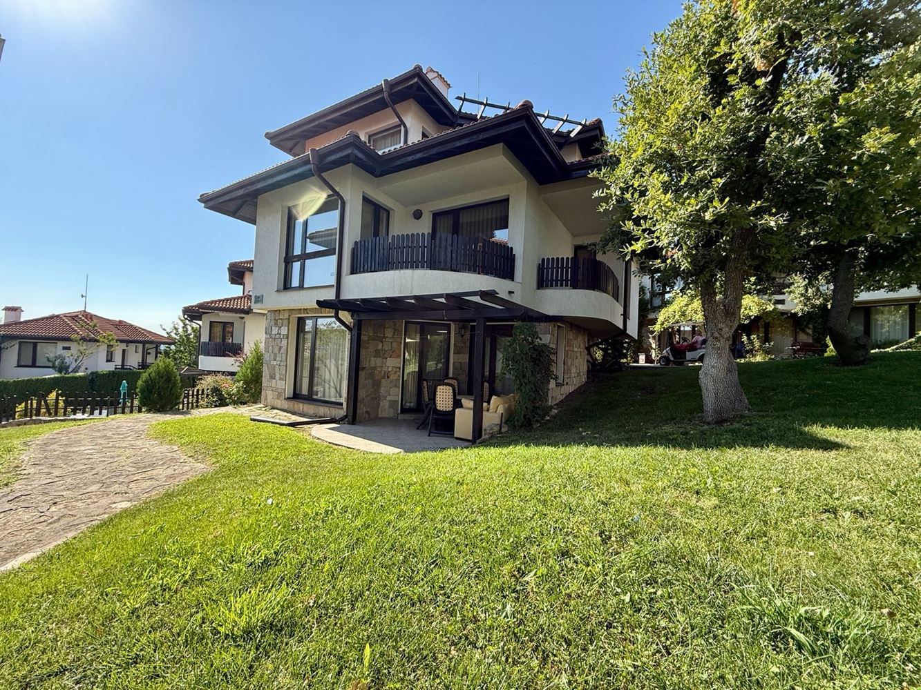 Gemütliche Zweizimmerwohnung mit Garten und hervorragenden Annehmlichkeiten in der Region Sunny Beach