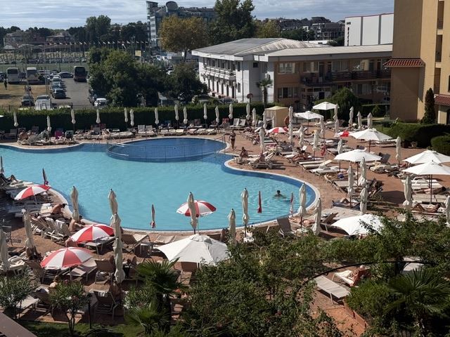 Sonnenstrand: Geräumige 2-Zimmer-Wohnung mit Poolblick, 400 Meter vom Cacao Beach entfernt