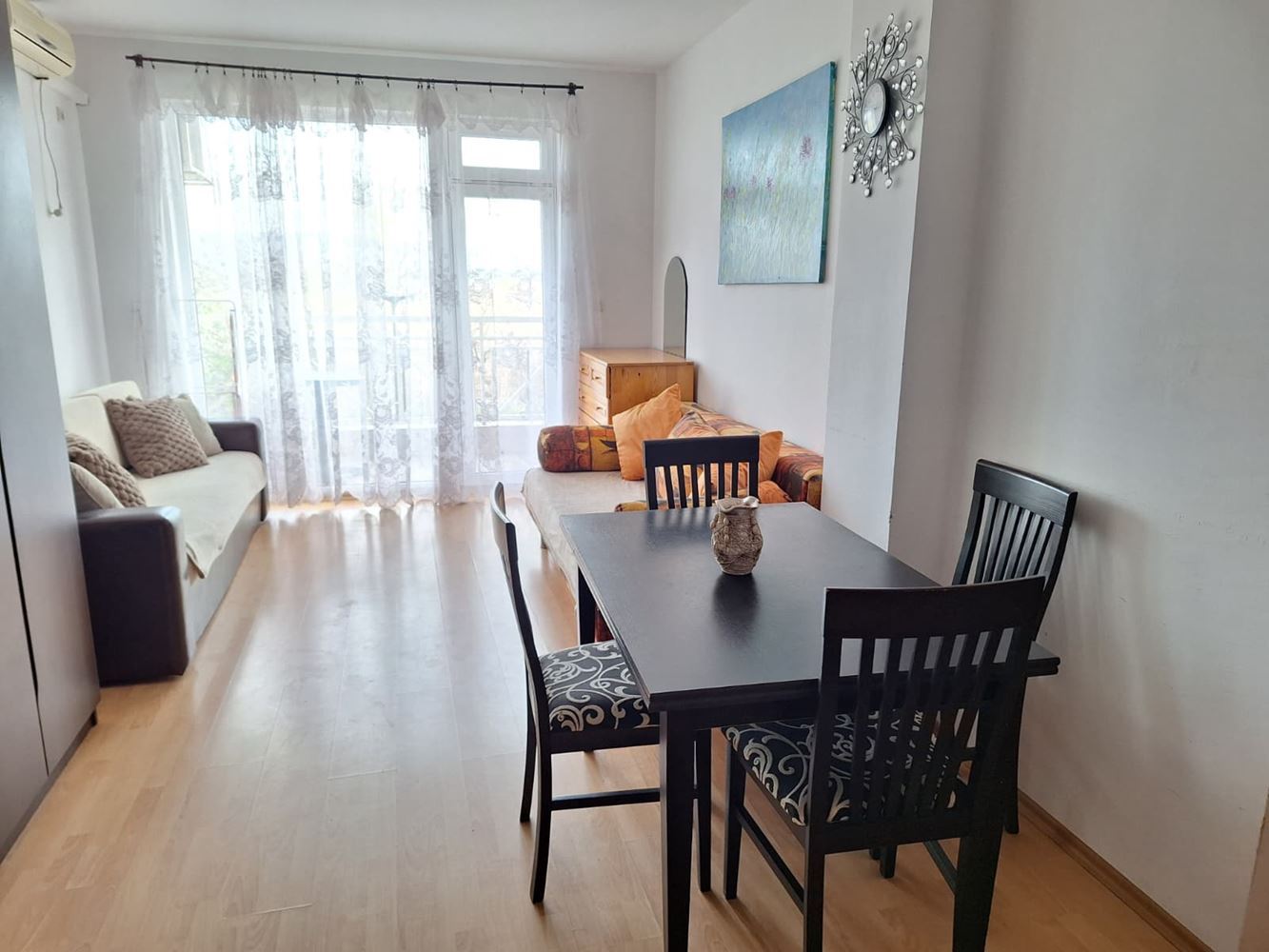 Geräumige Ein-Zimmer-Wohnung in einem luxuriösen Komplex mit Pools und Sporteinrichtungen