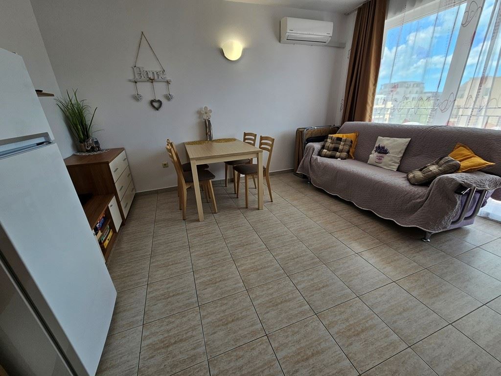 Exklusive 2-Zimmer-Wohnung mit Panoramablick auf den Pool in Sonnenstrand