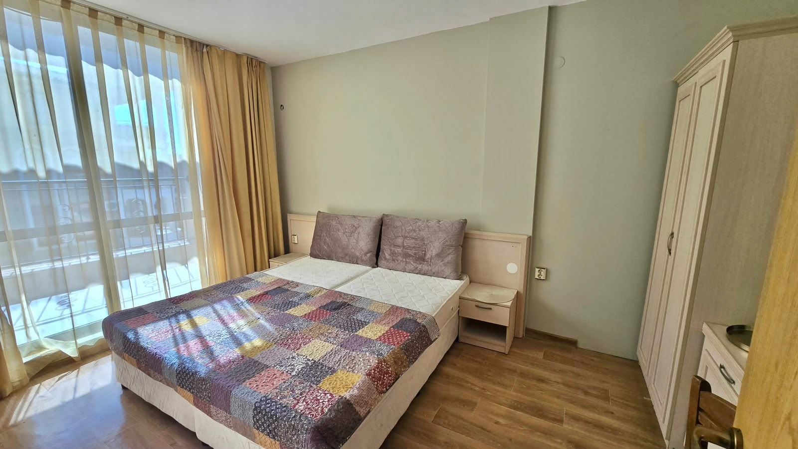 Südlich ausgerichtete 2-Zimmer-Wohnung mit Parkblick und fertigen Verkaufsunterlagen in Sonnenstrand
