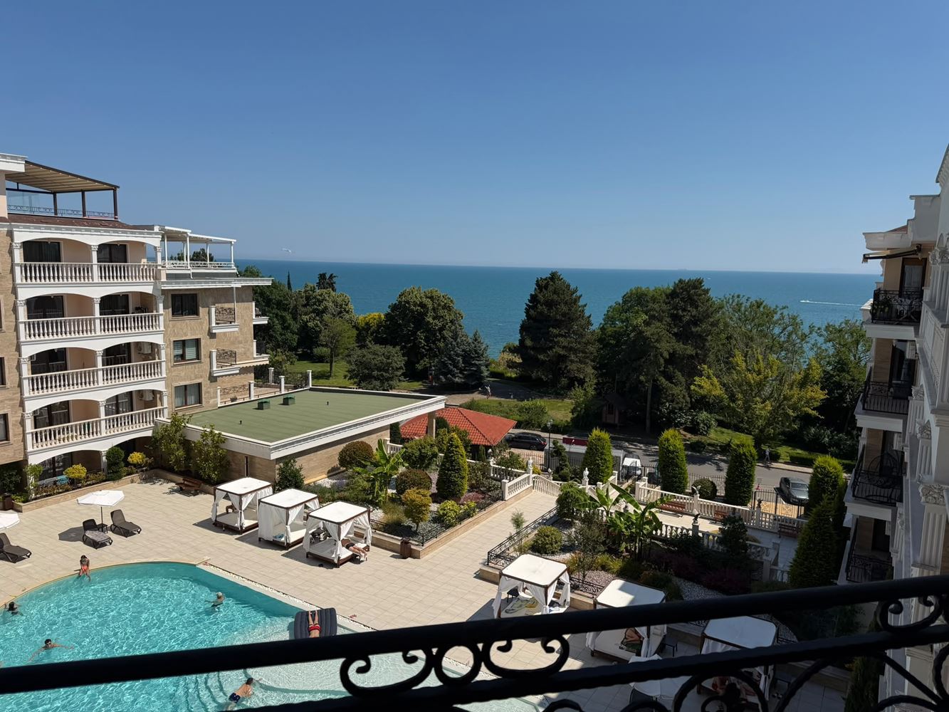 Geräumige 2-Zimmer-Wohnung mit Panoramablick auf das Meer in einem luxuriösen First-Line-Komplex in Nessebar