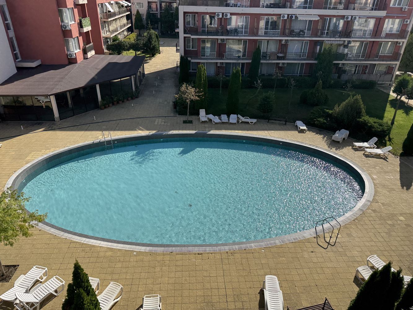 Studio mit Poolblick in einer Anlage mit hervorragender Infrastruktur in Sonnenstrand