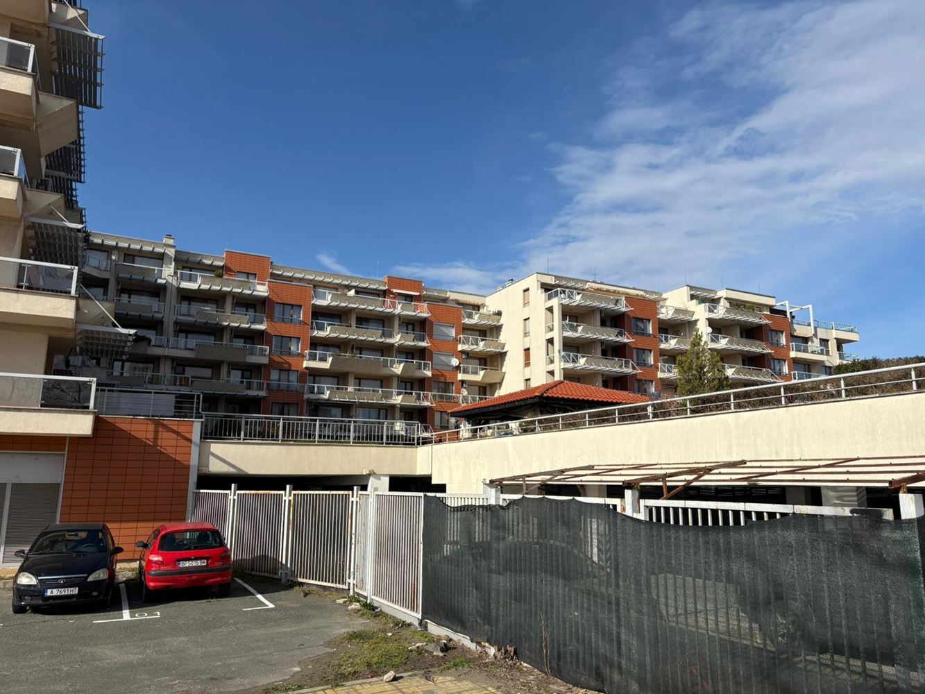 Panoramische Zwei-Zimmer-Wohnung in erster Meereslinie in Pomorie mit direktem Meerblick