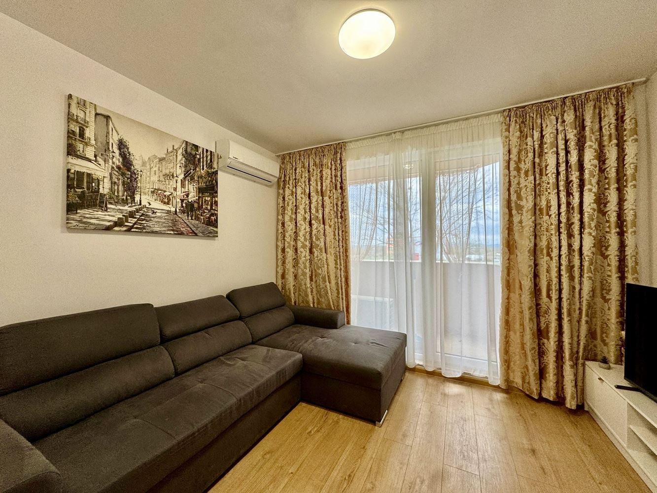 Zwei-Zimmer-Oase in einem neuen Luxuskomplex in Sonnenstrand – mit Poolblick