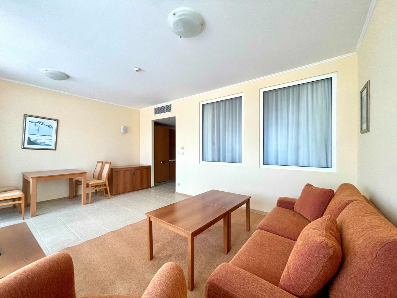 Geräumige Wohnung mit einem Schlafzimmer in erster Meereslinie in Pomorie mit Meerblick