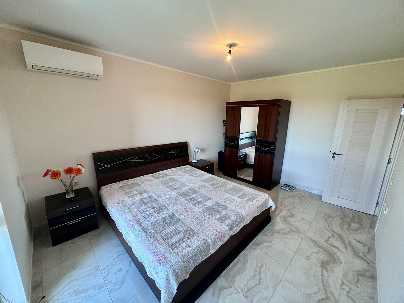 Großzügige Drei-Zimmer-Wohnung mit Meerpanorama in einem prestigeträchtigen Komplex in Nessebar – Komfort, Raum und beeindruckende Ausblicke