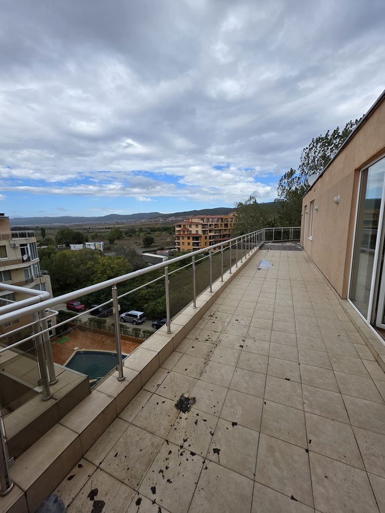 3-Zimmer-Wohnung mit riesiger Terrasse 500 m vom Strand in Sonnenstrand entfernt – 148 m² und hervorragendes Potenzial