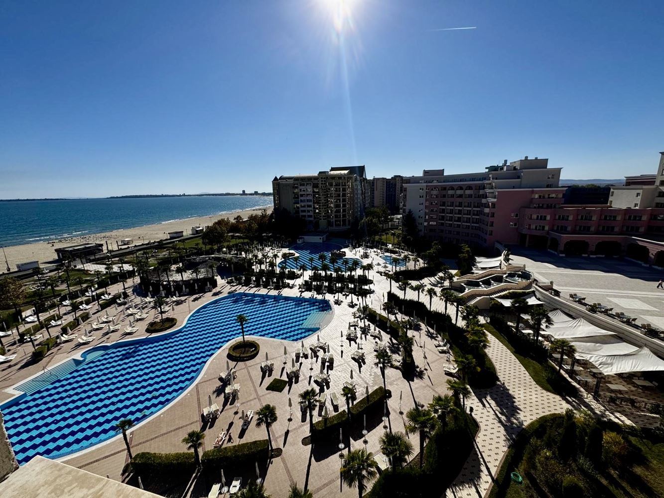Geräumige 2-Zimmer-Wohnung mit großer Terrasse und Panoramablick auf das Meer