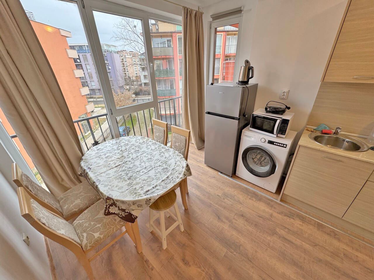 Ein-Zimmer-Wohnung mit Poolblick in einem prestigeträchtigen Komplex in Sunny Beach