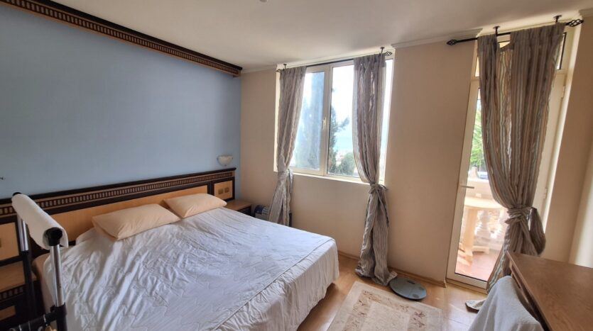 Zwei-Zimmer-Wohnung in erster Linie in Elenite mit Meerblick und ausgezeichnetem Investitionspotenzial