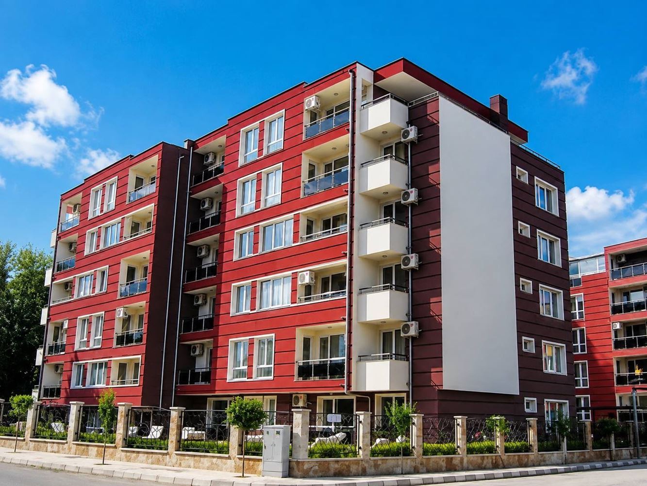 Wohnung mit einem Schlafzimmer im Herzen von Ravda – gemütliches Zuhause mit Blick ins Grüne