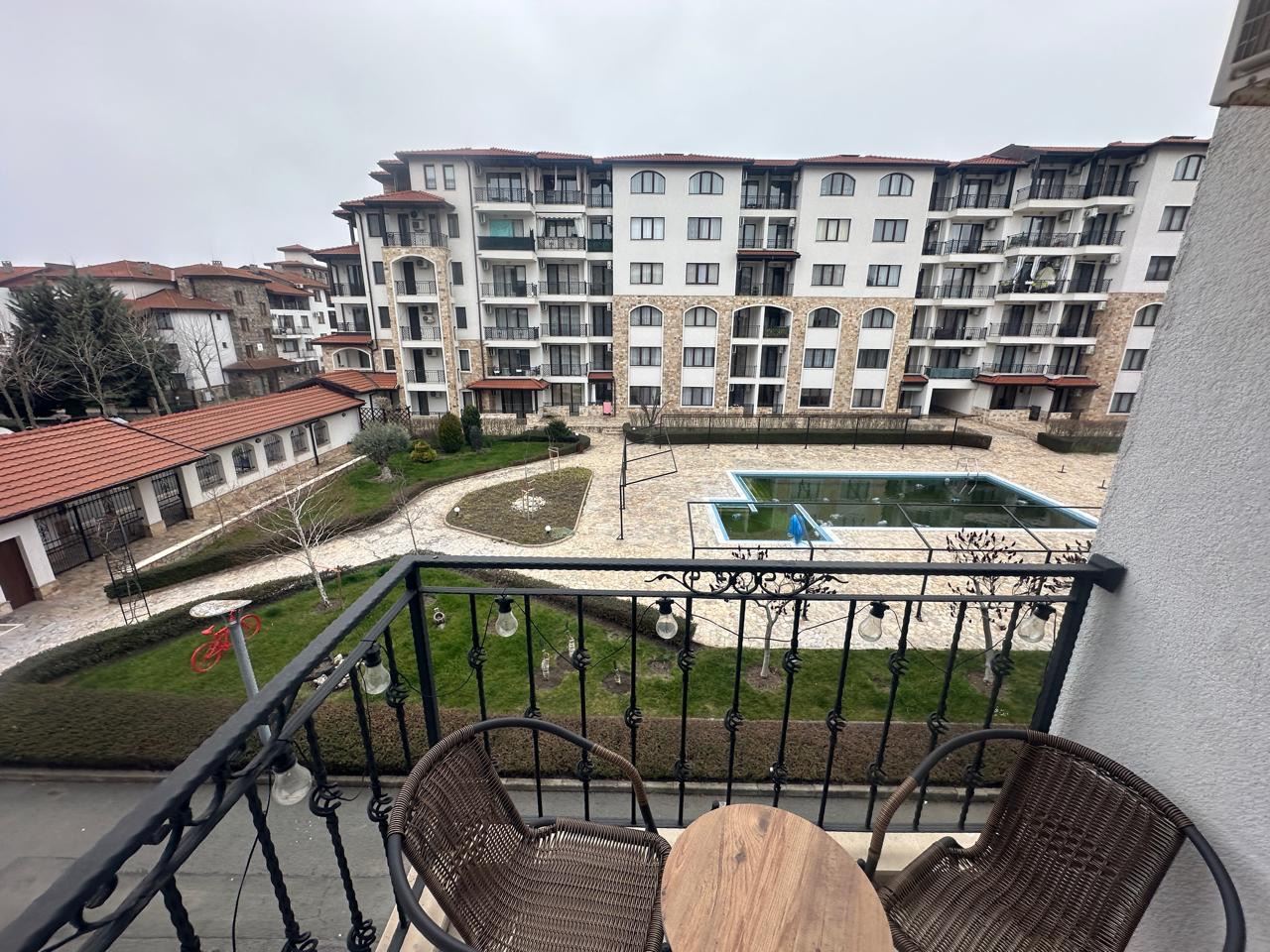 Geräumiges Studio mit Poolblick in Nessebar – eine ausgezeichnete Investition und gemütliches Zuhause am Meer