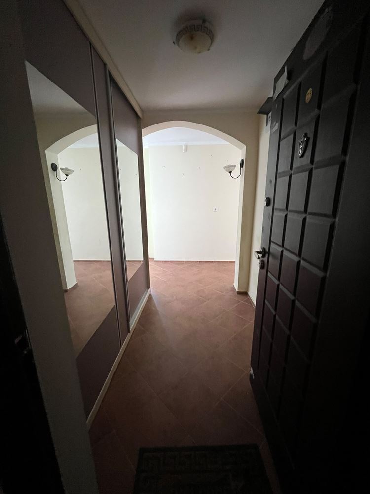 Wohnung mit zwei Schlafzimmern in erster Linie in Pomorie mit beeindruckendem Meerblick