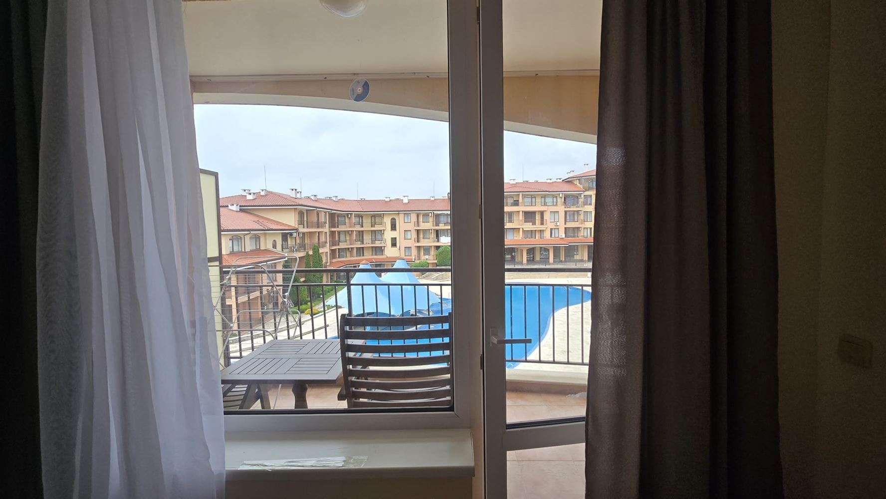 Zweizimmerwohnung mit Poolblick in Sveti Vlas – nur wenige Meter vom Meer entfernt