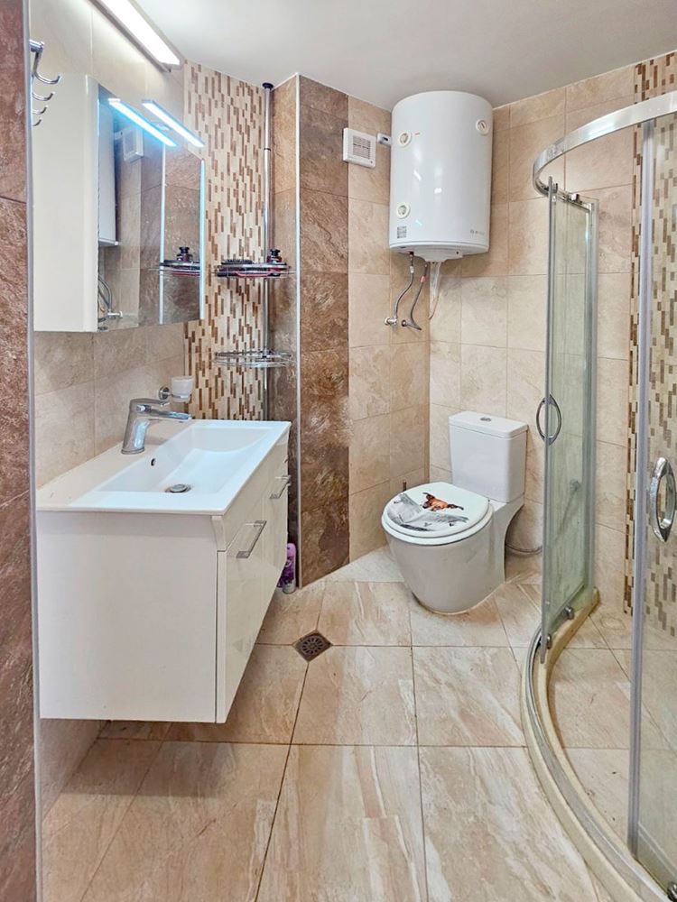 Luxuriöse Drei-Zimmer-Wohnung mit Meerblick in erster Linie in Ravda – 114 m², zwei Terrassen und maximaler Komfort