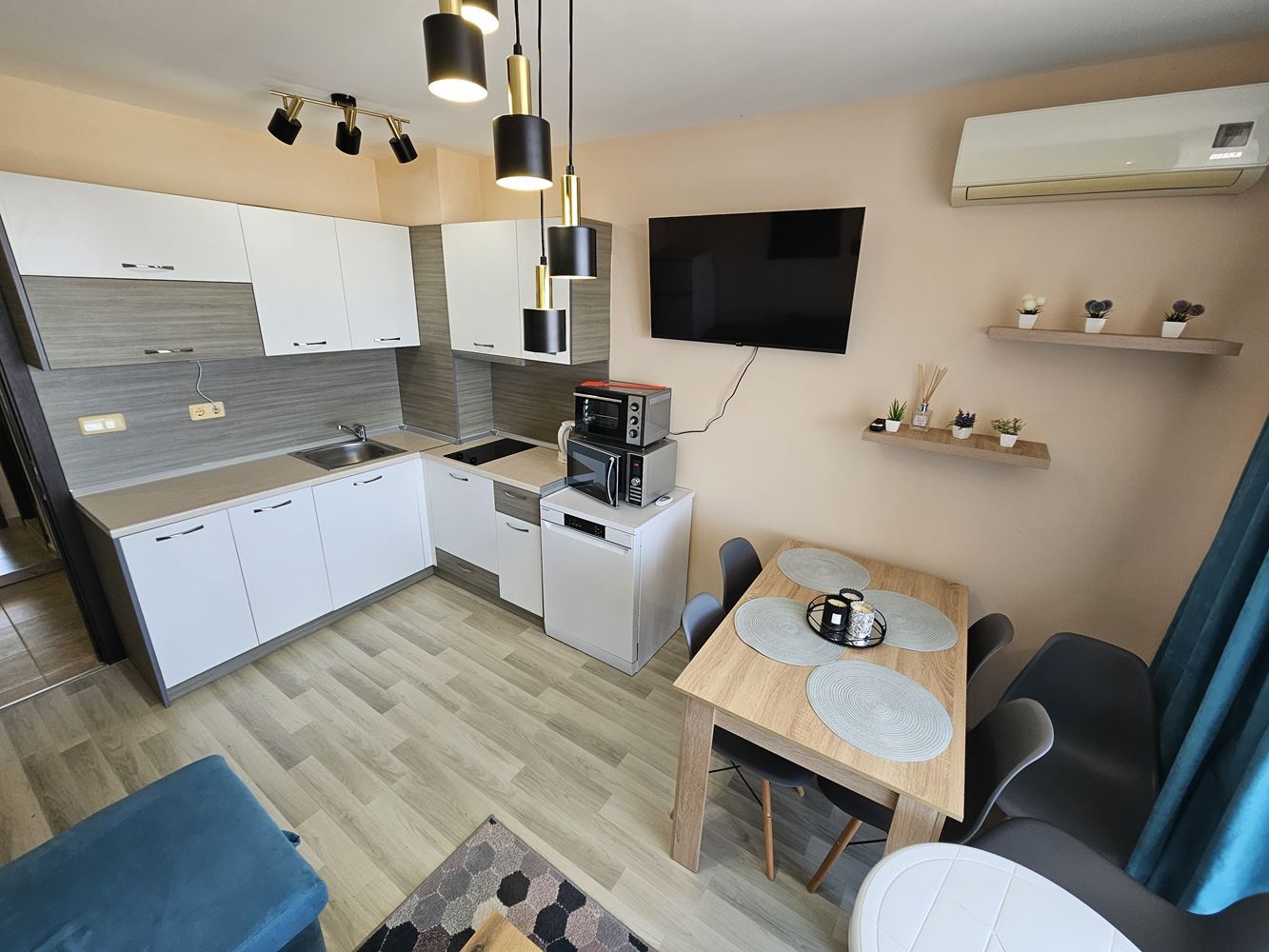 Drei-Zimmer-Wohnung mit Meerblick – Dachgeschoss mit zwei Terrassen in einer Anlage in Nessebar