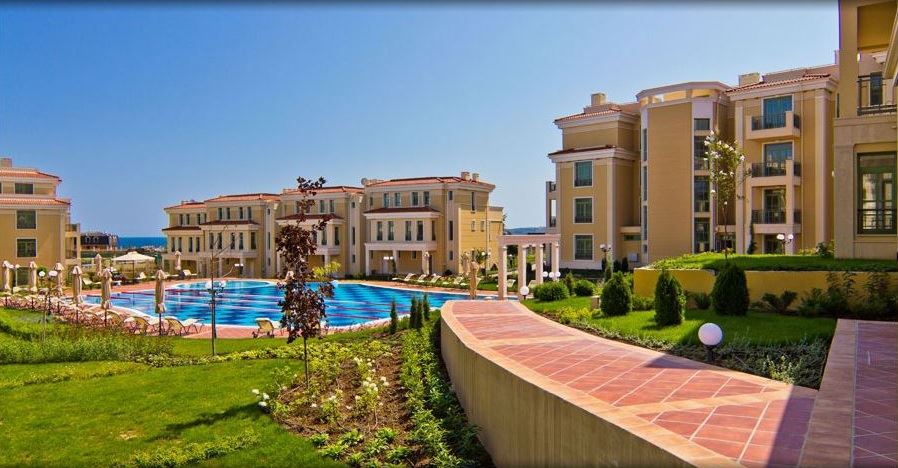 Wohnung in erster Meereslinie mit Meerblick – vollständig möblierte Immobilie in einer Wohnanlage im mediterranen Stil