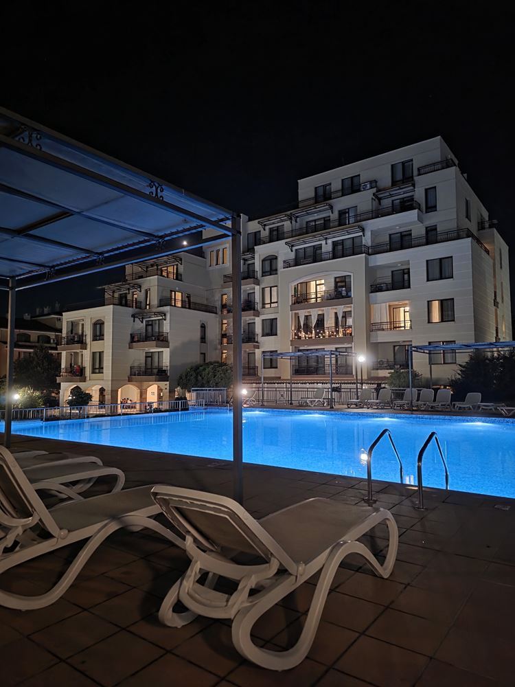 Meerkomfort mit eigenem Garten – 2-Zimmer-Wohnung mit einem Schlafzimmer nur wenige Schritte vom Strand in Sveti Vlas entfernt