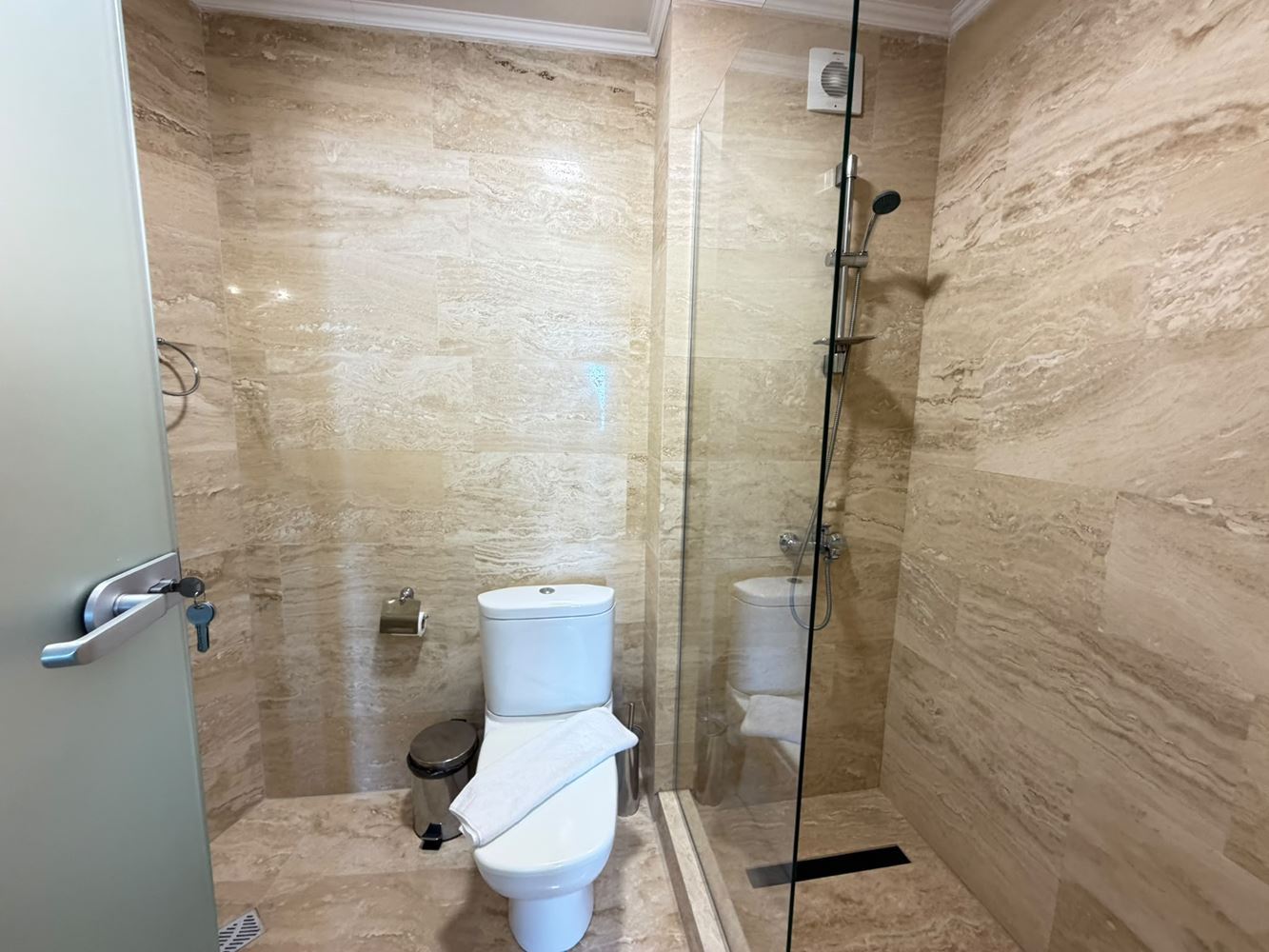 Luxuriöse Wohnung in erster Meereslinie in Sonnenstrand mit frontalem Meerblick