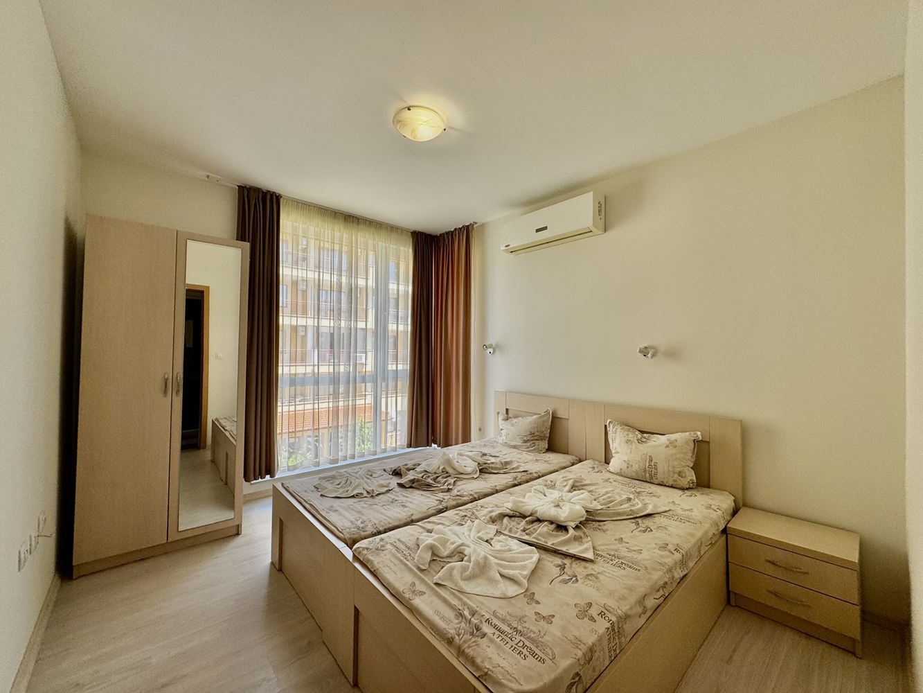 Entdecken Sie Ihr neues Zuhause am Meer - eine Drei-Zimmer-Wohnung im zentralen Teil von Sonnenstrand