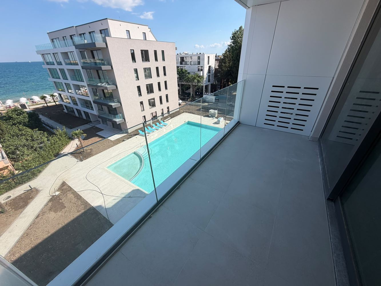 Nagelneue 2-Zimmer-Wohnung mit direktem Panoramameerblick in Ravda – Erstklassiger Komfort und traumhafte Aussicht aus jedem Wohnraum