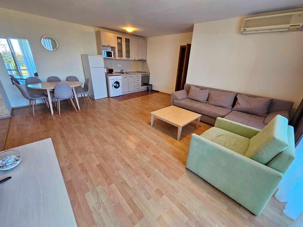 Erste Meereslinie in Sveti Vlas – geräumige Wohnung mit zwei Schlafzimmern und hervorragender Infrastruktur