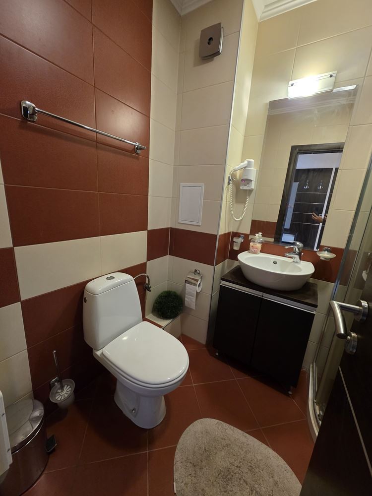 Herrliche Wohnung mit einem Schlafzimmer in einer Anlage in Sonnenstrand – Blick auf den Pool; Stil und Komfort