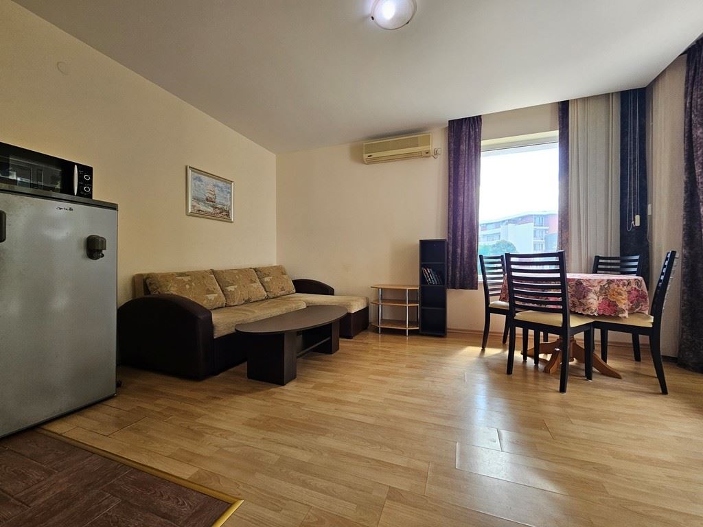 2-Zimmer-Wohnung in erster Meereslinie in einer bewachten Anlage in Elenite