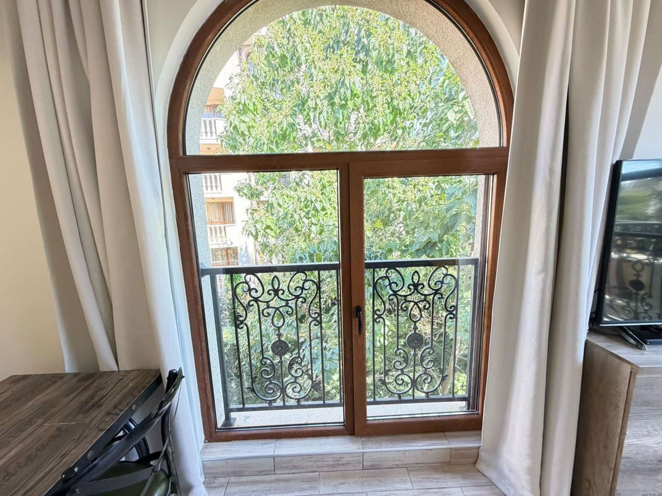 Luxuriöse Zweizimmerwohnung mit Blick ins Grüne in einer prestigeträchtigen Anlage in Sonnenstrand