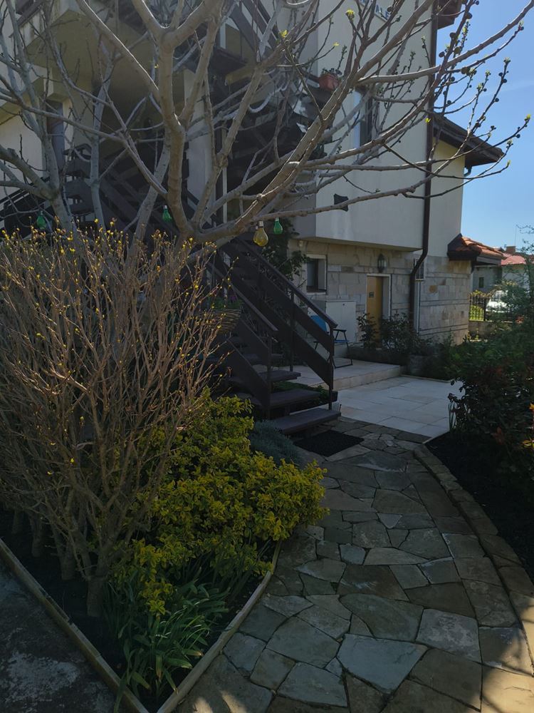 Renovierte Zwei-Schlafzimmer-Wohnung mit Panoramablick in einer modernen Anlage nahe Sonnenstrand