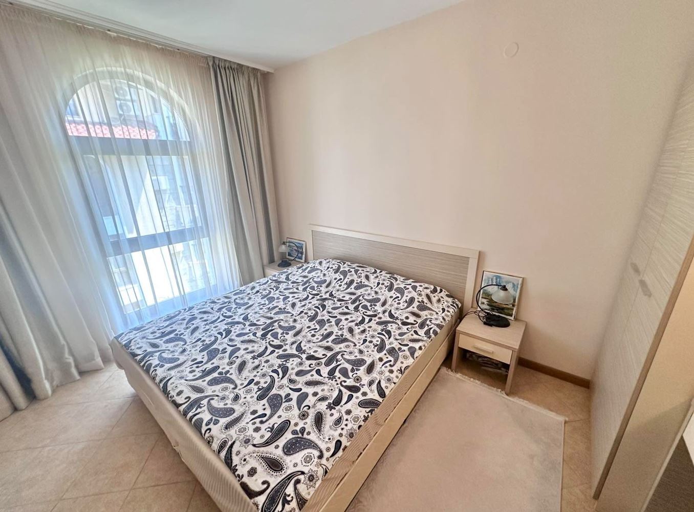 Einzigartige 2-Zimmer-Wohnung mit Balkon und Poolblick in einer prestigeträchtigen Anlage in Sonnenstrand