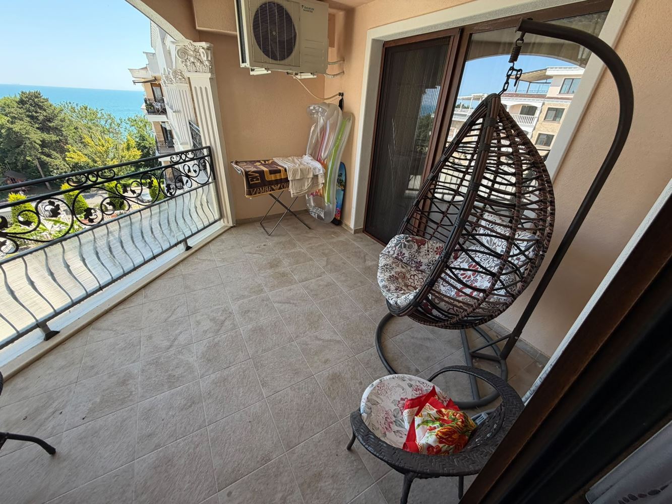 Geräumige 2-Zimmer-Wohnung mit Panoramablick auf das Meer in einem luxuriösen First-Line-Komplex in Nessebar