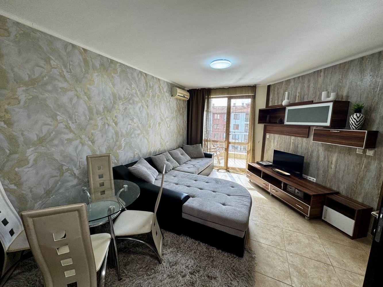 Geräumige Wohnung mit einem Schlafzimmer und Poolblick in Nessebar