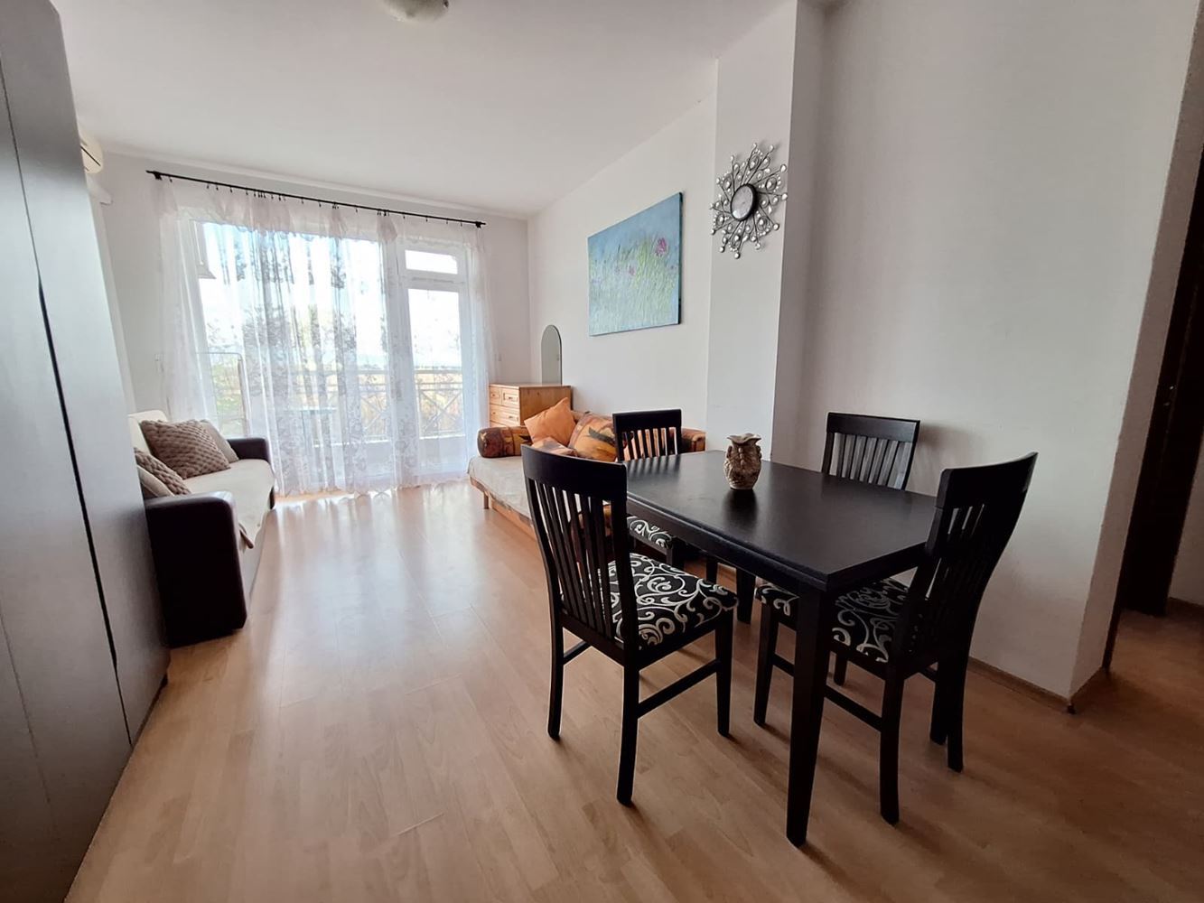 Geräumige Ein-Zimmer-Wohnung in einem luxuriösen Komplex mit Pools und Sporteinrichtungen